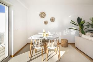 Modern 1BR Apartment in Central Albufeira with Balcony & Parking, by Hopstays