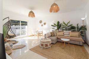 Modern 1BR Apartment in Central Albufeira with Balcony & Parking, by Hopstays