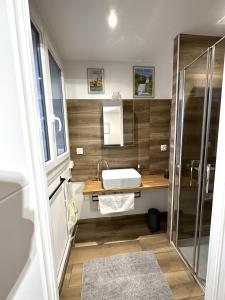 LAppart de Droite Confort en ville avec parking privé