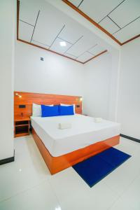 Central Apartment near Bentota Beach- Balcony & Kitchen