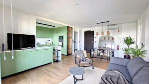 Roots Loft - Pool & Sea view by LovelyStay