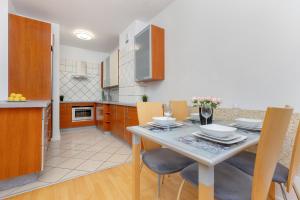 Spacious Apartment Near the Vistula River by Renters