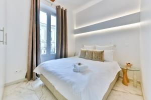 Alba apartment antibes street, by Welcome to Cannes