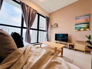 New 2BR or 3BR Cozy Urban Suite Homestay at Georgetown8-10pax by URBAN STAYCATIONS LOD COSY PLT