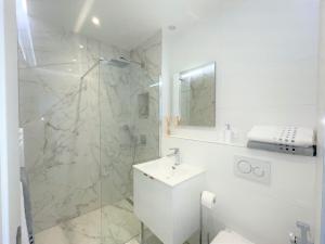 Alba apartment antibes street, by Welcome to Cannes