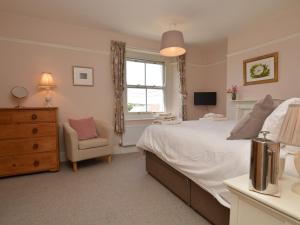 3 Bed in Bothenhampton DC160