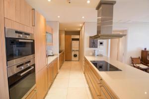 Waterfront Marina 2 Bedroom Yacht View