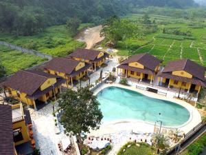 Sky Bay Lodge