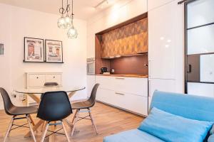 Stylish Flat Bisceglie M1