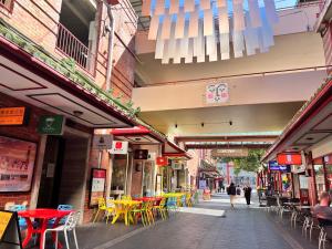 Ensuite gouger entire apartment 304