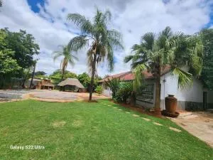 Amani Guest Haven Full house+semi-loadshedding+Wi-Fi - Leeuwfontein