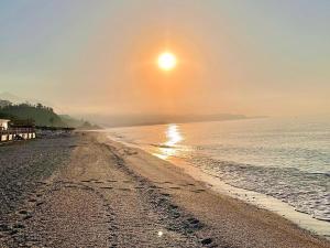 Escapada Familiar en Torrox Costa A 100m de la Playa, Vistas al Mar y Parking Gratis