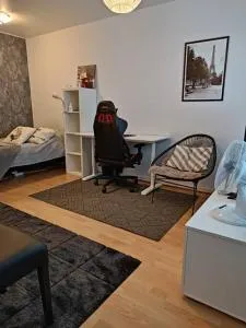 Rauhallinen yksiö kirkkokadulla - 锡林耶尔维