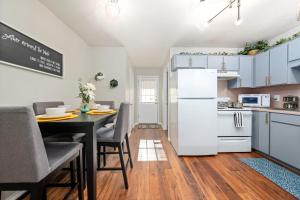 Home Away From Home with King Bed, WiFi and Lots of Amenities