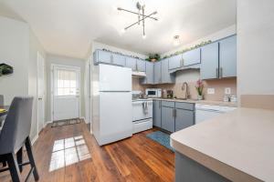 Home Away From Home with King Bed, WiFi and Lots of Amenities