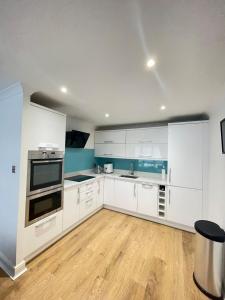 Chic 1BD Flat - 10 Minutes to Victoria Park!