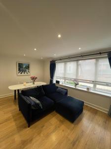 Chic 1BD Flat - 10 Minutes to Victoria Park!
