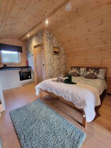 The Galloway Steading - The Herons Nest, secure garden and with Hot Tub and Fire Pit