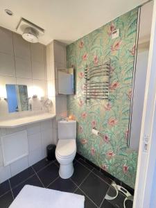 Chic 1BD Flat - 10 Minutes to Victoria Park!