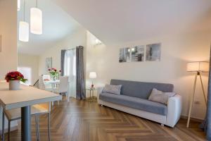 exclusive use swimming pool available from 1May to 30 October img24