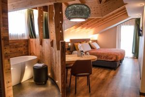 Suite with Spa Bath room in Hotel Concordia