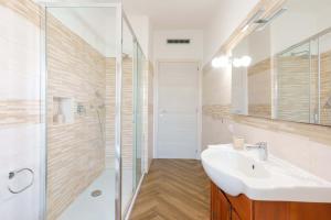 exclusive use swimming pool available from 1May to 30 October img40