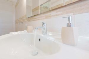 exclusive use swimming pool available from 1May to 30 October img43