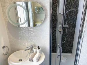 Stunning 2 bedroom flat with sea view on Croisette