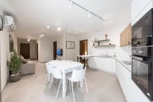 Wait and Sea - Taʼ Xbiex