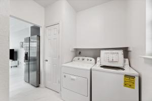 Modern Central East Austin 4BR Gem
