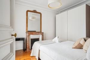 Luxury Apartment La Tour Paris