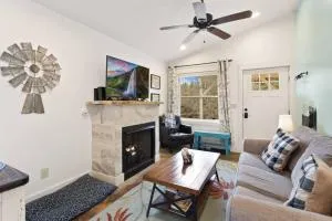 Clementine Cottage at Doe Creek - 布洛英罗克山 Clementine Cottage at Doe Creek - 布洛英罗克山