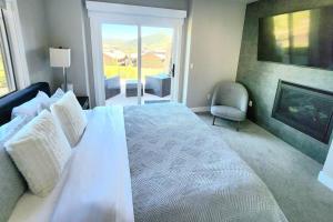 Best View on Fairway, With ready Hot Tub!