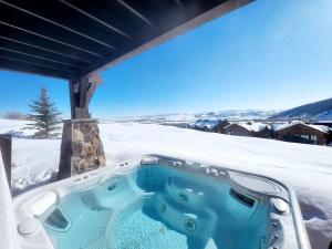 Best View on Fairway, With ready Hot Tub!