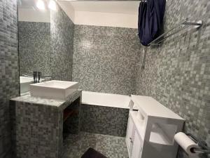 Appartements Studio lumineux a Pra-Loup, proche pistes et commerces, avec parking prive et box a ski - FR-1-165A-186 : photos des chambres