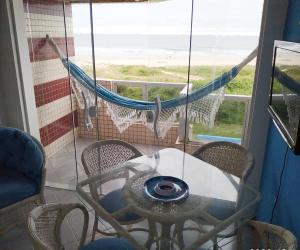 Apartamento de cobertura na beira mar e de frente para o mar. Vista maravilhosa.