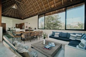 Villa 240m2 - 16 persons - 6 rooms - 2 swimming Pool - 3 Jacuzzis