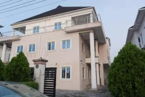 Captivating 5-Bed house pent house in Lekki Lagos - Ijebu Ode