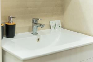 Stay, Work and Explore 1BR with Balcony by Flat Manаger