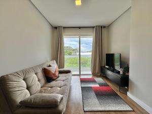 Delle Alpi 317 - Junto a Nasa e roda-gigante