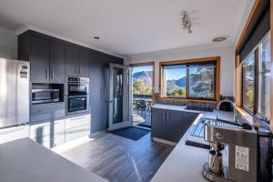 The Lookout ~ Large family house with views