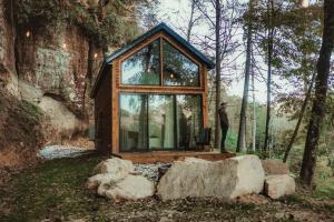 Tiny Cabin in RRG - The Taoist