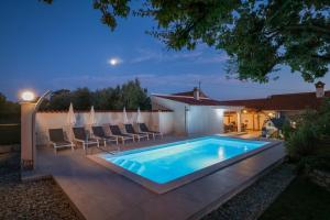 Luxury villa with a swimming pool Poljica, Zadar - 22070