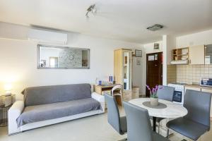 Apartments by the sea Pirovac, Sibenik - 15659