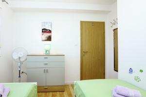 Apartments by the sea Pirovac, Sibenik - 15659