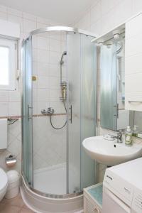 Apartments by the sea Pirovac, Sibenik - 15659