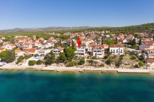 Apartments by the sea Brodarica, Sibenik - 466 