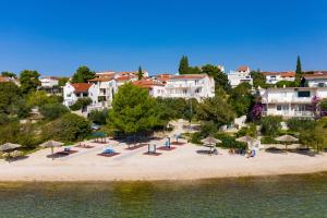 Apartments by the sea Pirovac, Sibenik - 6447