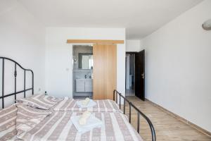 Apartments by the sea Pirovac, Sibenik - 6447