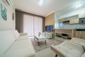 054 - Excelente apto com 03 dormitórios em Bombas